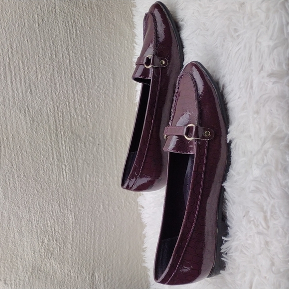 Classique Purple Lizard Faux Patent Leather Slip On Low Heel Loafer Shoe - Picture 4 of 15